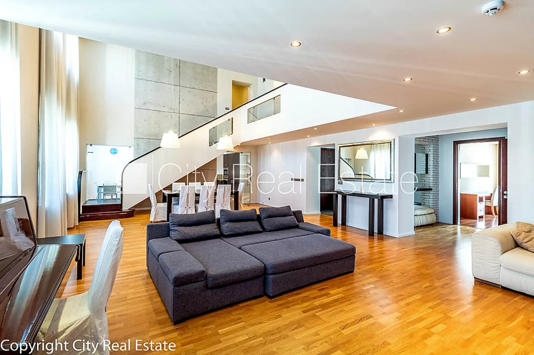 Fasādes māja, slēgts pagalms, vieta automašīnai, luksuss apartamenti , ir lifts, trīs — bilde 2