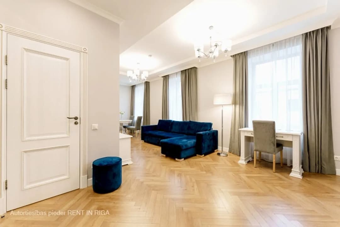 Trīsistabu dzīvoklis — Pērnavas iela 41