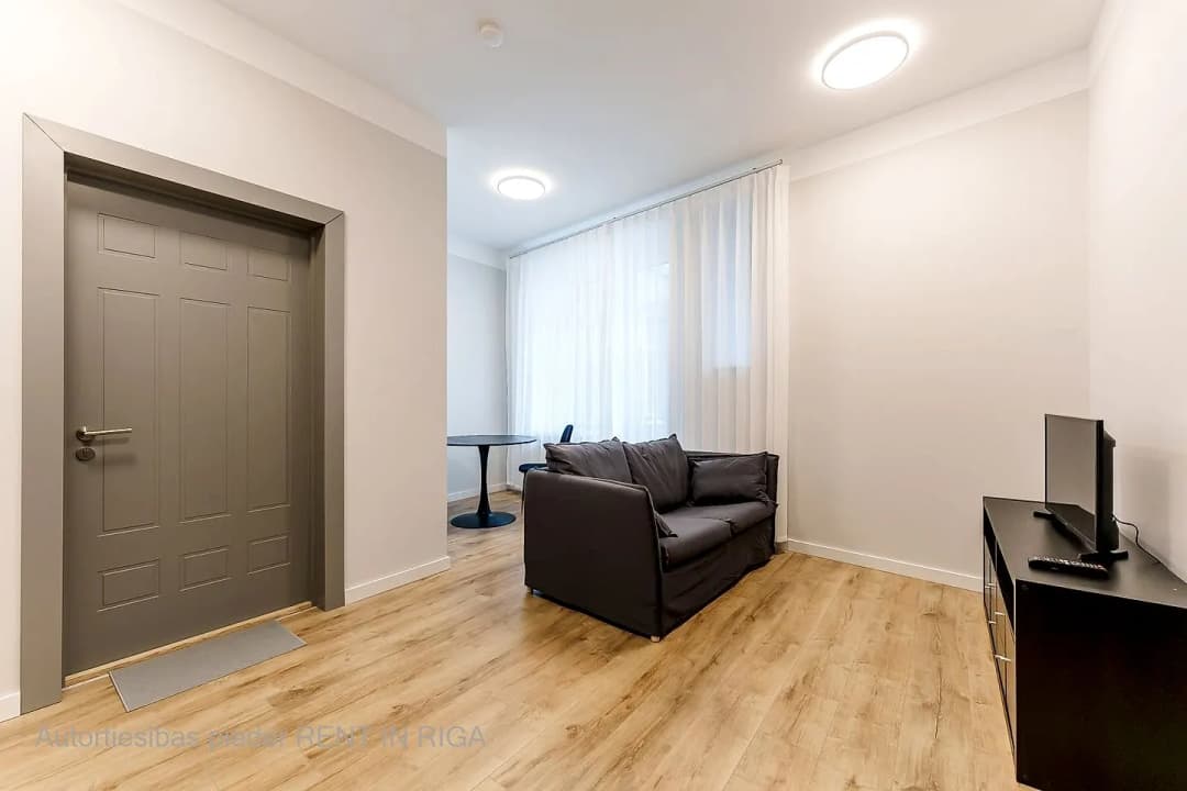 Valdemāra 61, Centrs — vēl bildes