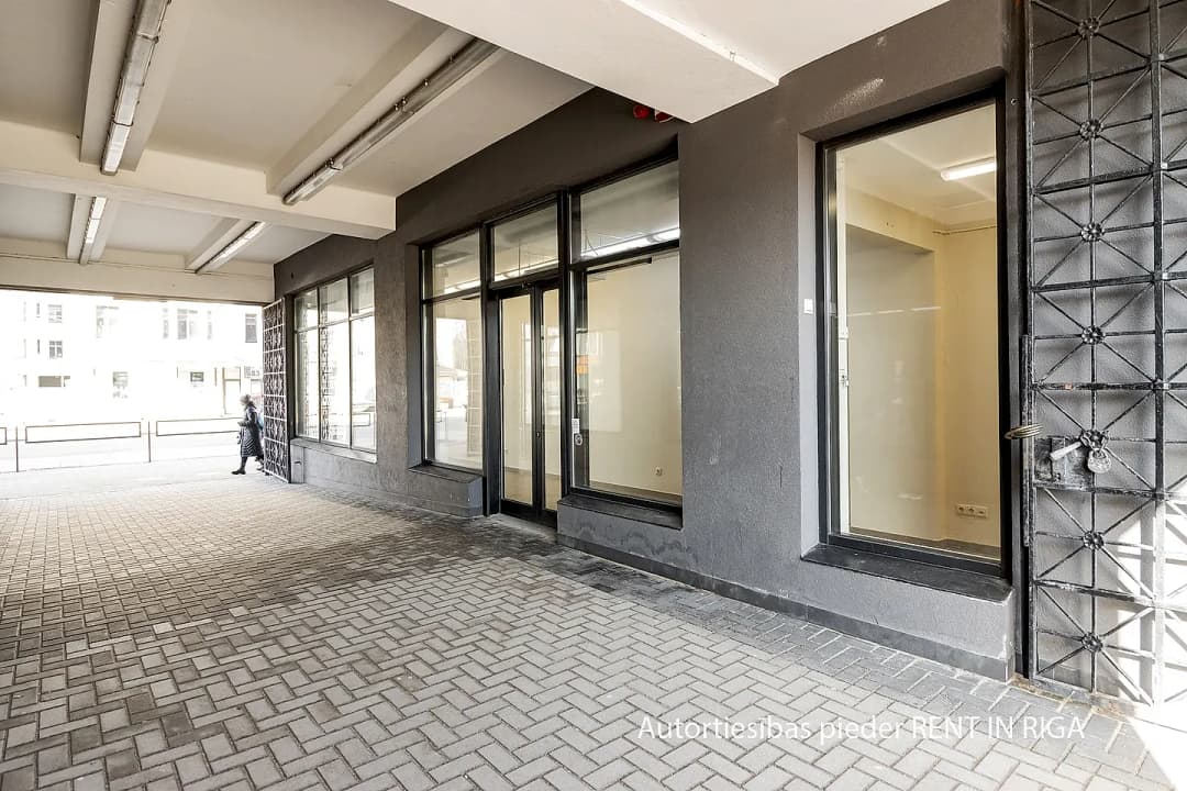 Brīvības 90, Centrs