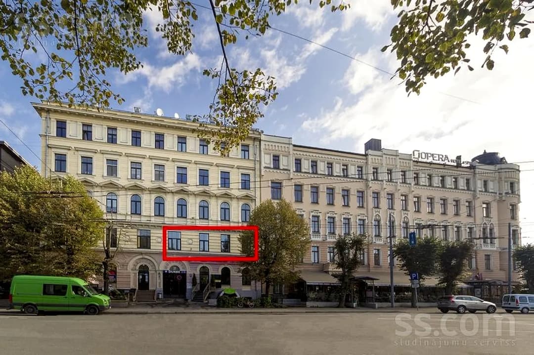 5 istabu dzīvoklis — Raiņa bulv. 31