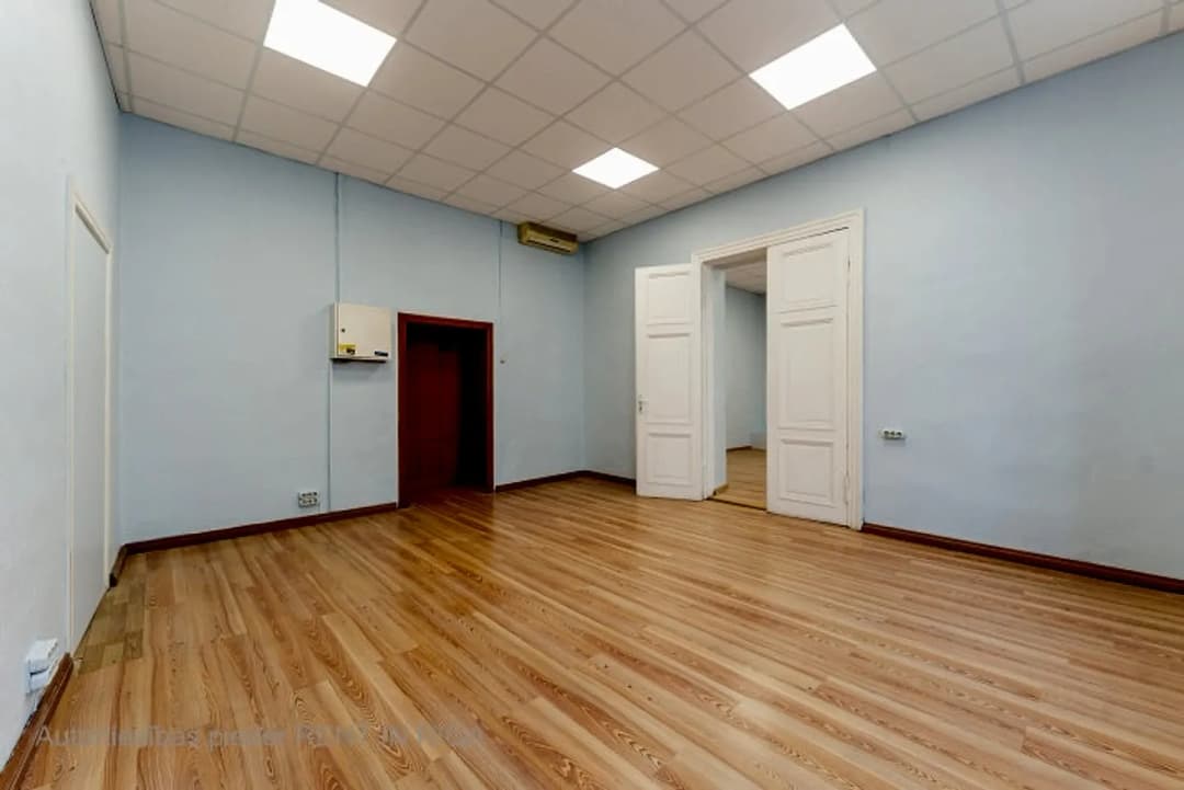 Biroja telpa reprezentablā ēkā Aspazijas bulvārī 32. + tikko izremontētas telpas; + gaišas — bilde 4