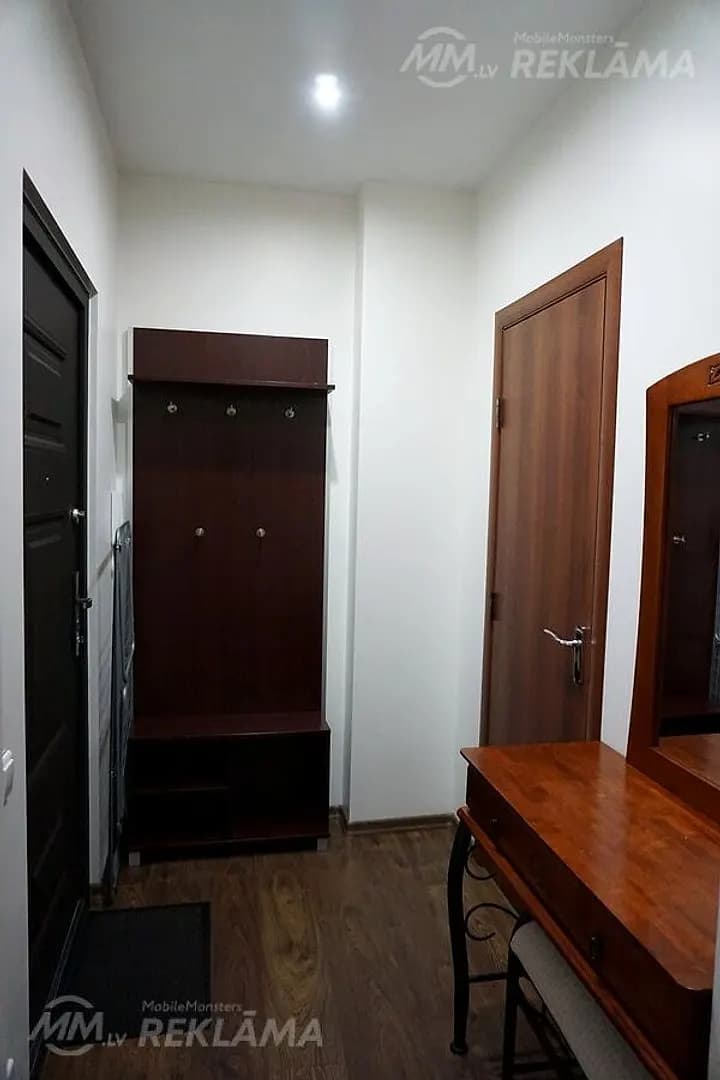 Izīrē 2 istabu dzīvokli pašā centrā, renovētajā namā Lāčplēša ielā 51. — vēl bildes
