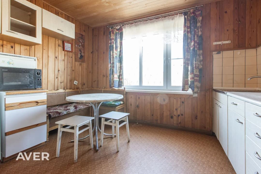 Māja ar plašu zemesgabalu Jāņupē — vēl bildes