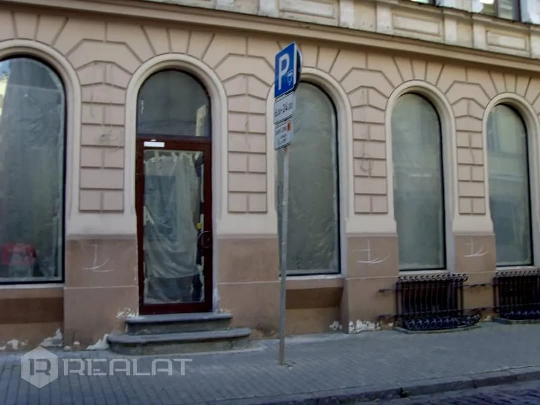 Iznomā biroja / tirdzniecibas telpas kuras ir ir iespējams pilnībā pielāgot klienta
