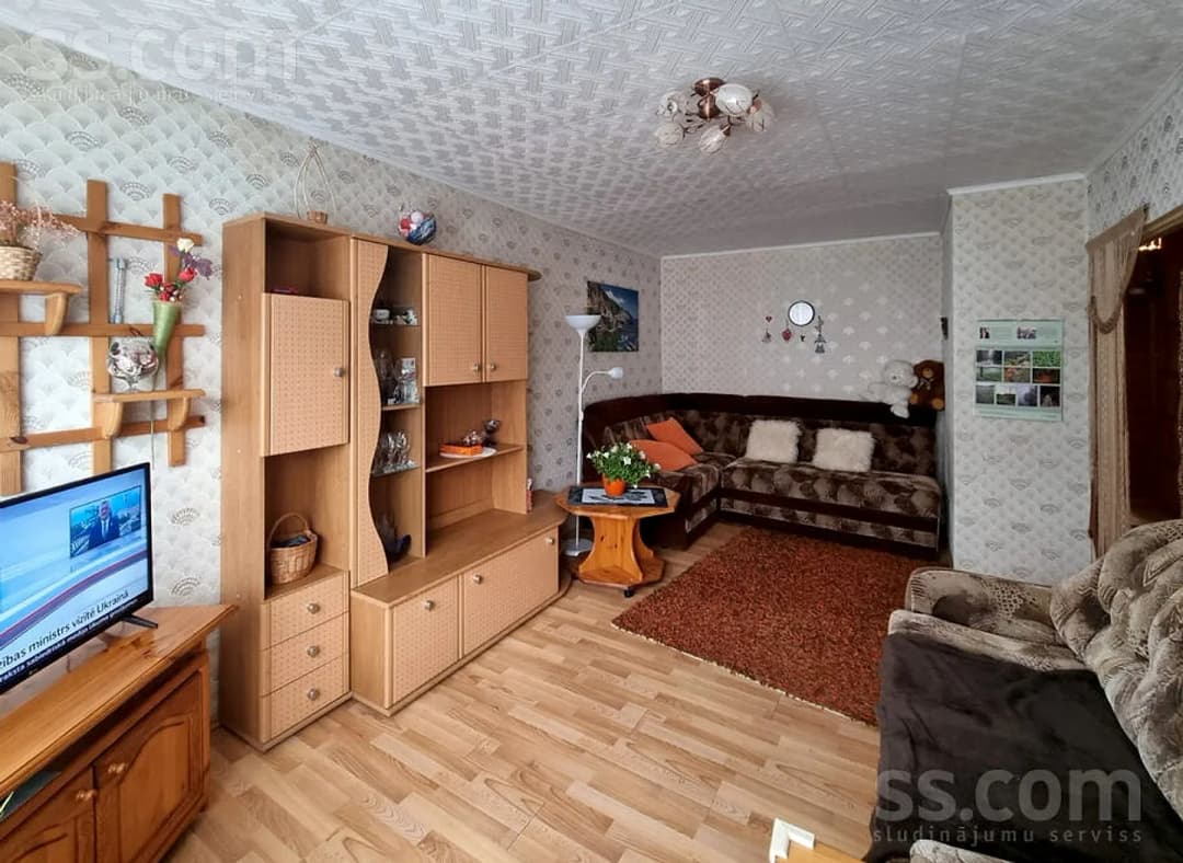 Trīsistabu dzīvoklis — Čakstes iela 25