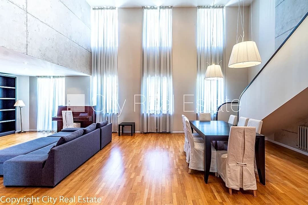 Fasādes māja, slēgts pagalms, vieta automašīnai, luksuss apartamenti , ir lifts, trīs — vēl bildes