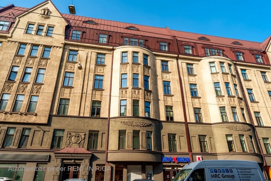 Divistabu dzīvoklis — Pulkveža Brieža iela 7