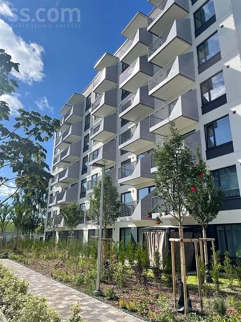 Divistabu dzīvoklis — Dzelzavas 108