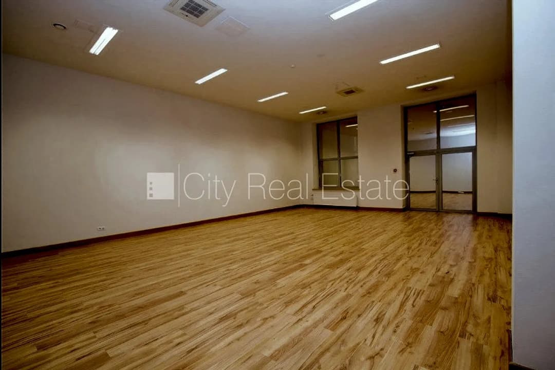 Renovēta māja, viena kvadrātmetra apsaimniekošanas maksa mēnesī 2.85 EUR, apsargāta