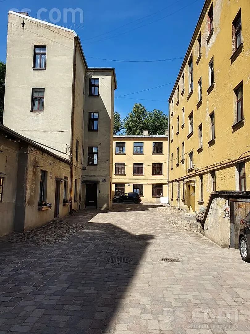 Divistabu dzīvoklis — Čaka 79