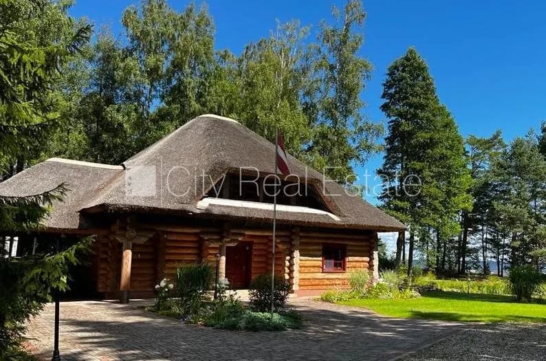 Pārdod māju Talsu rajonā, Rojas pagasts