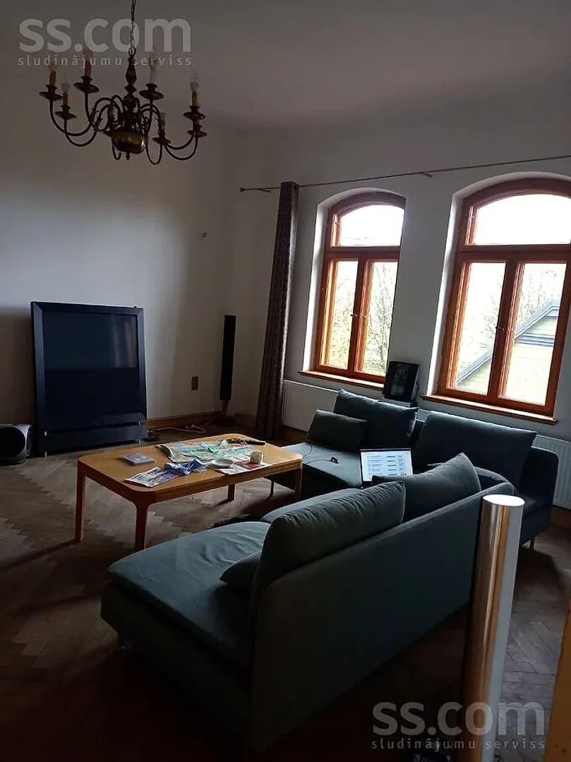 6 istabu dzīvoklis — Peldu iela 44 — vēl bildes