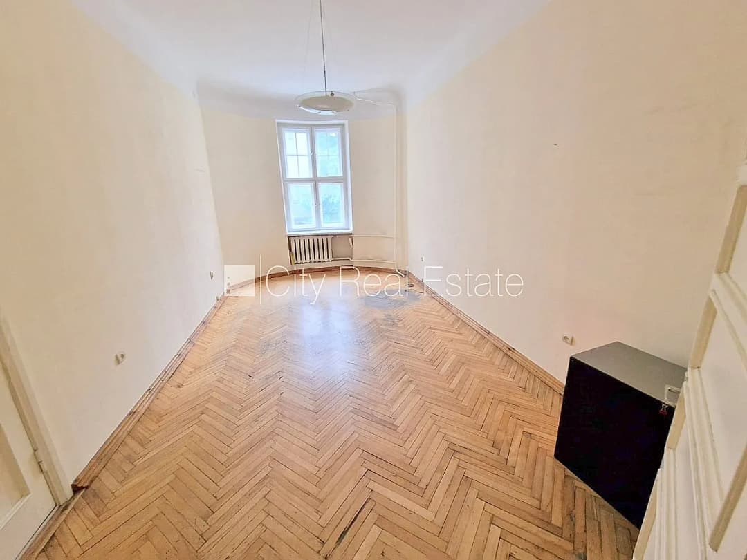 Fasādes māja, renovēta māja, ieeja no ielas, ir lifts, kāpņu telpa pēc kosmētiskā remonta, — bilde 2