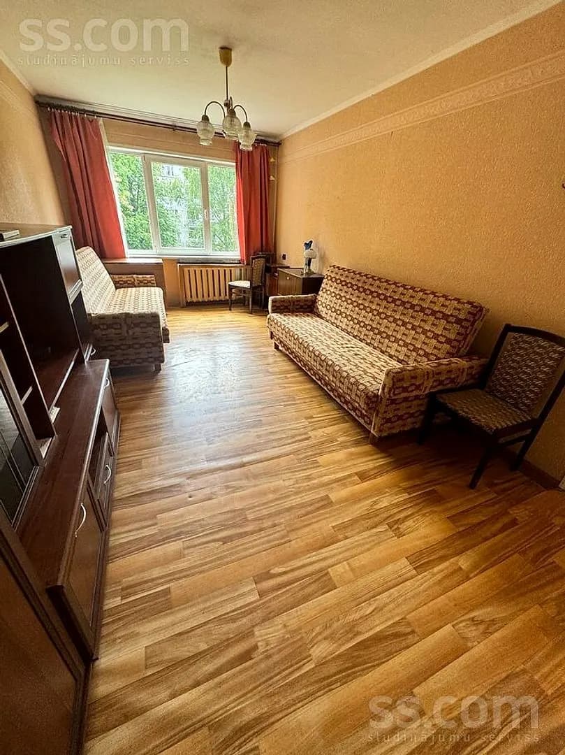 Divistabu dzīvoklis — Lokomotīves 74