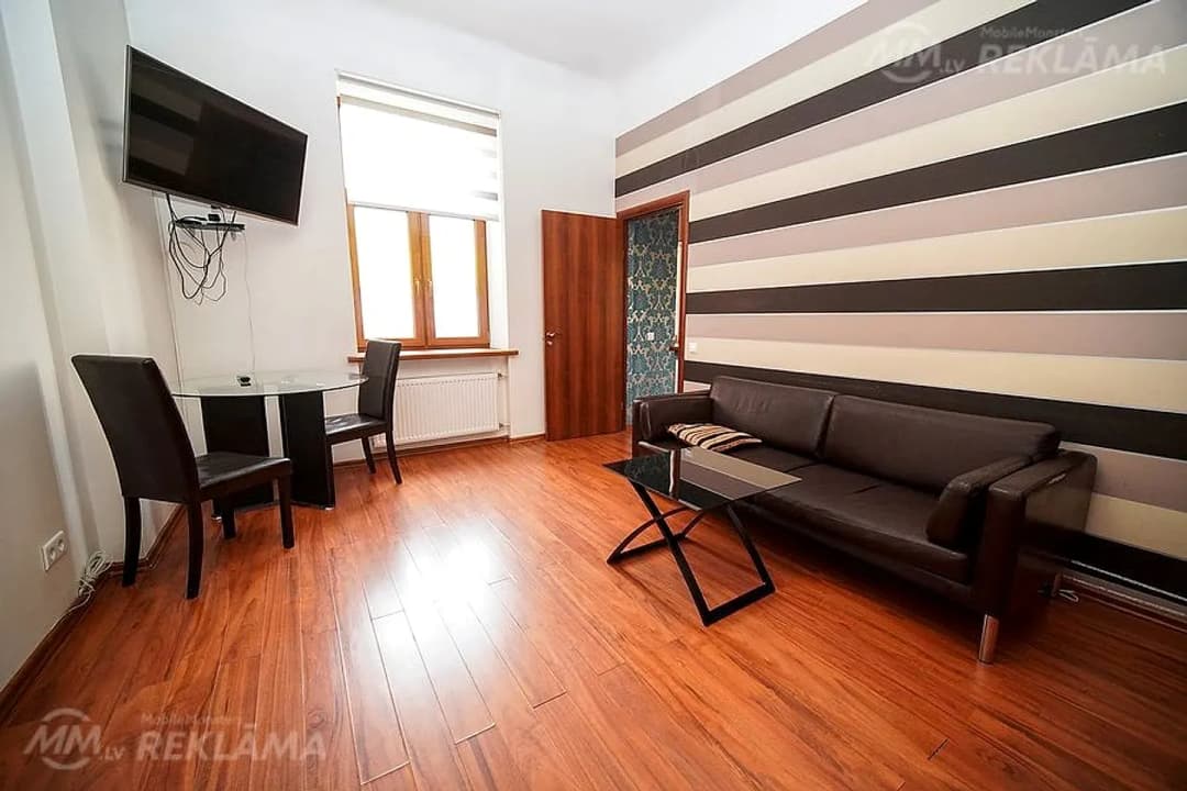 Izīrē 2 istabu 40 m2 dzīvokli centrā renovētā namā A.Čaka ielā 33A. — bilde 4