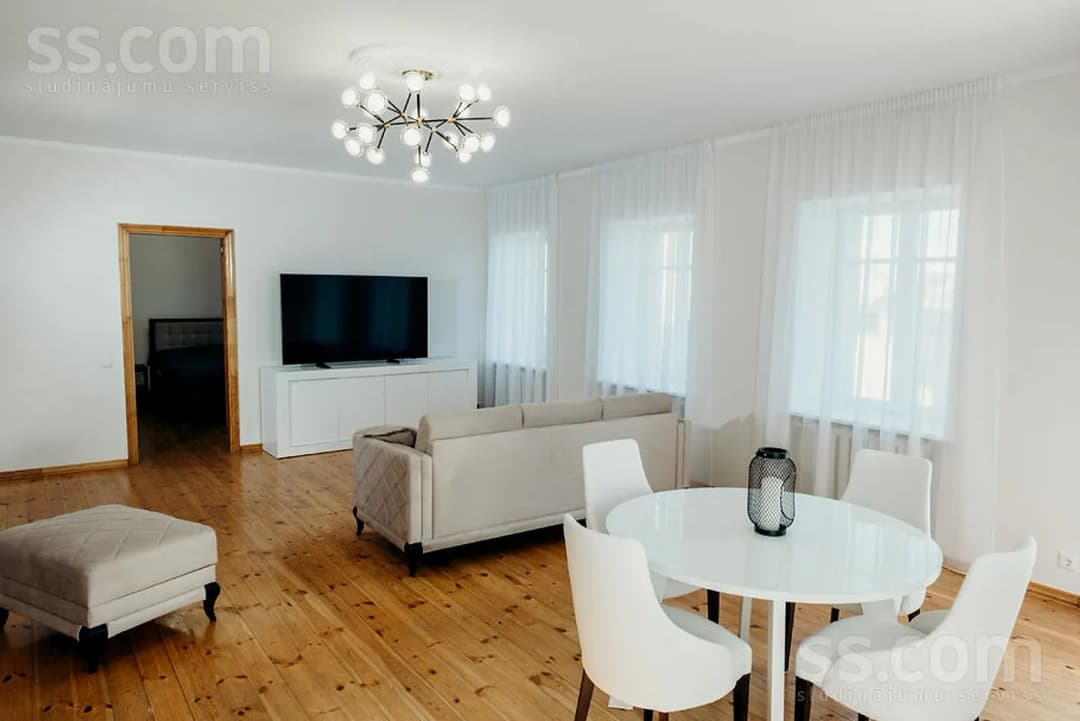 Trīsistabu dzīvoklis — Čaka 59