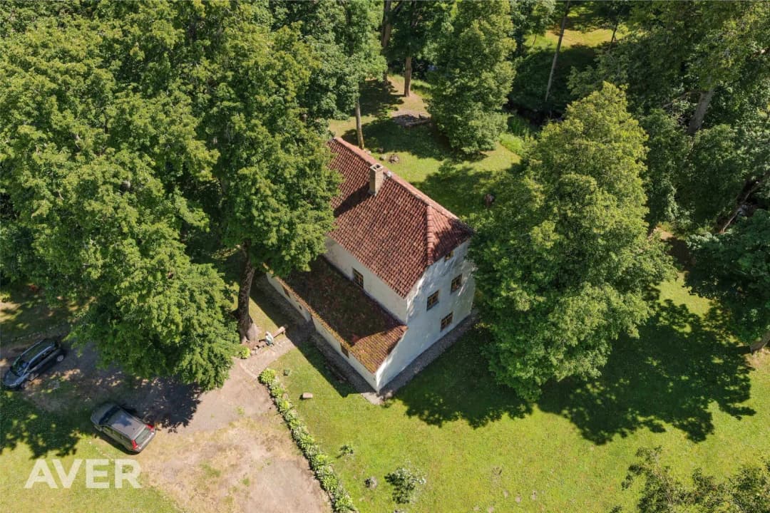 Bruņinieku  Pils pie ezera