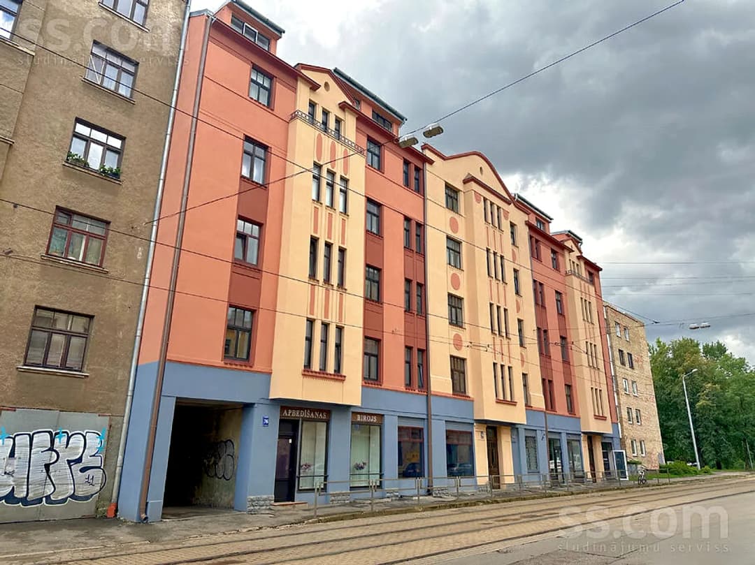 Trīsistabu dzīvoklis — Miera 76