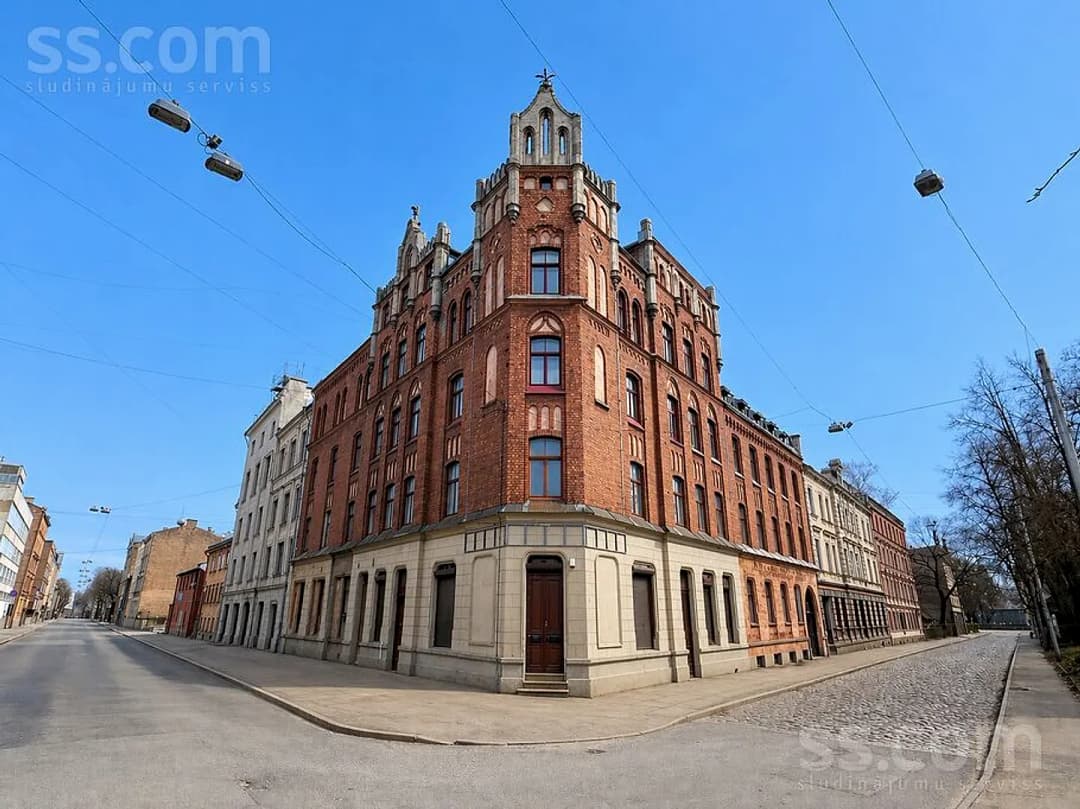 Trīsistabu dzīvoklis — Ģertrūdes 110