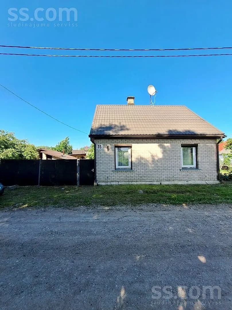 Māja — Aiviekstes iela 35