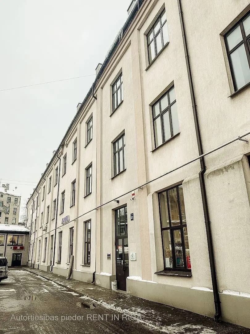 Lāčplēša 87i, Centrs