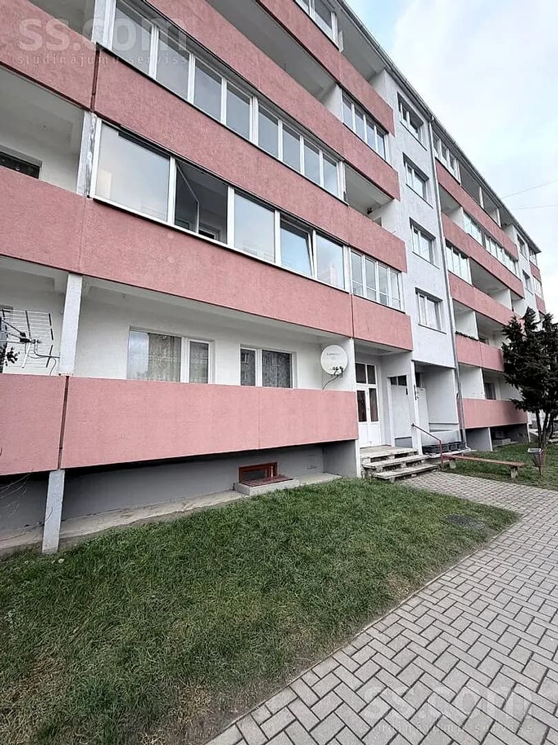 Trīsistabu dzīvoklis — Dzintaru 12