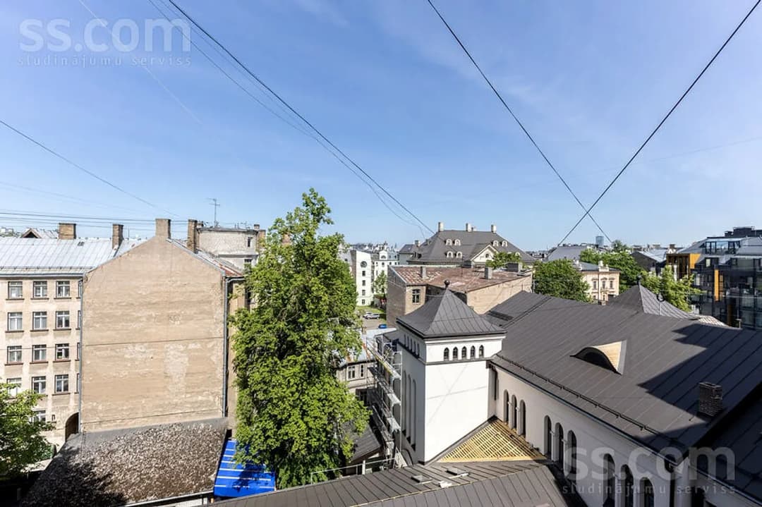 6 istabu dzīvoklis — Brīvības 39a