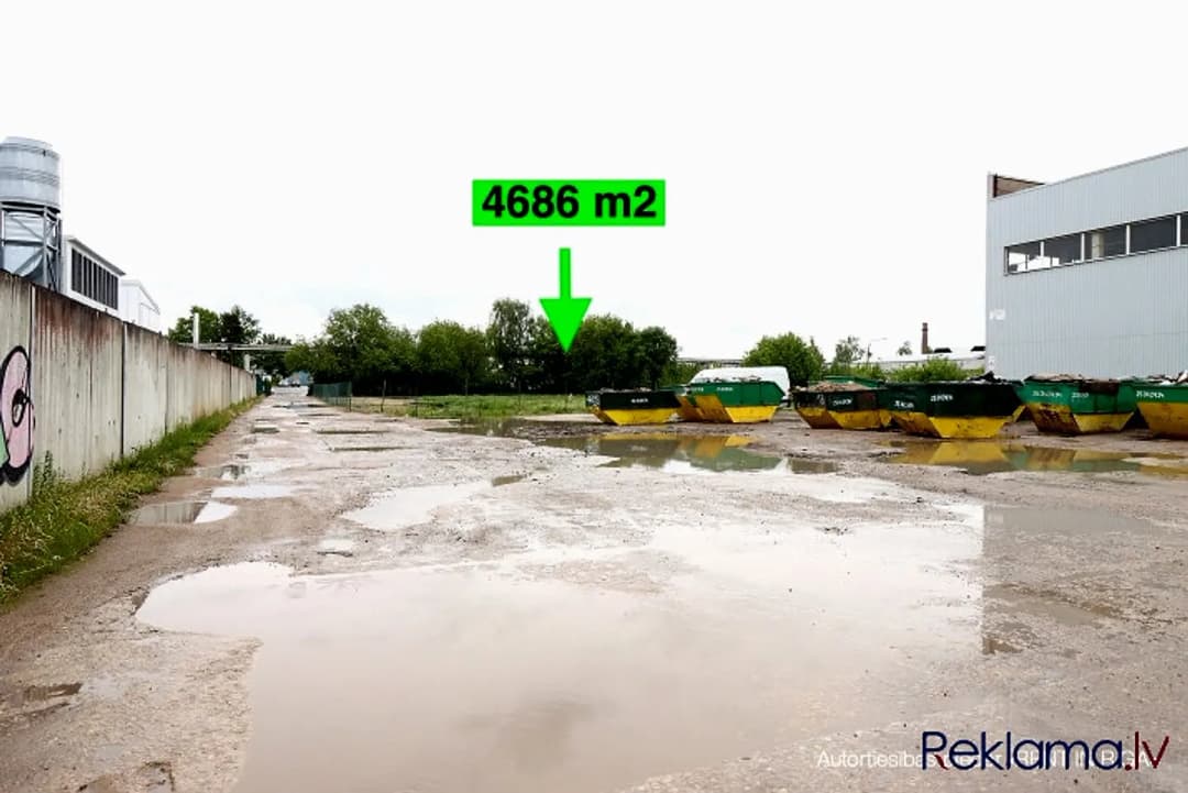 Iznomā teritoriju Pļavniekos. Zemes gabala platība 4686 m2; Grunts segums; Iespēja pieslēgt