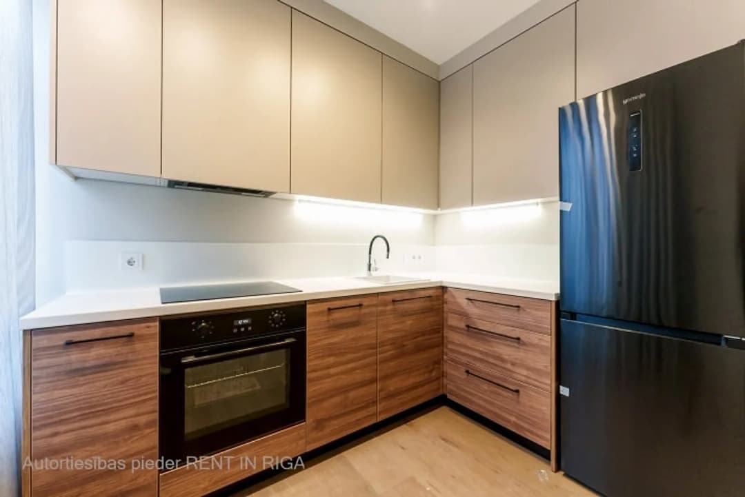 Lieliska iespēja īrēt dzīvokli renovētajā projektā Agenskalnā. Lieliskā lokācija un