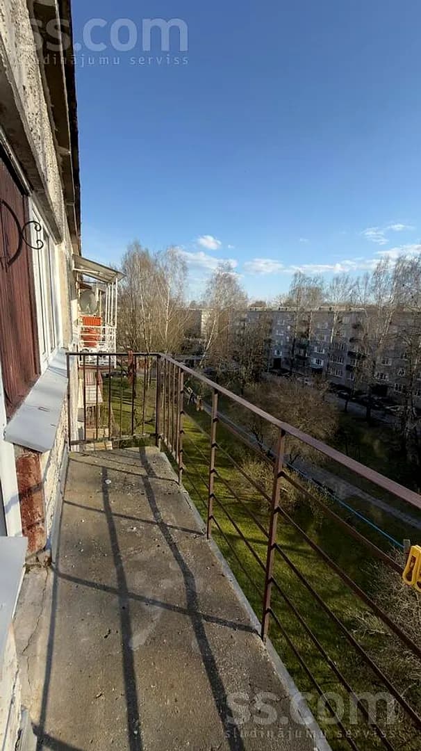 Trīsistabu dzīvoklis — Lokomotīves 84
