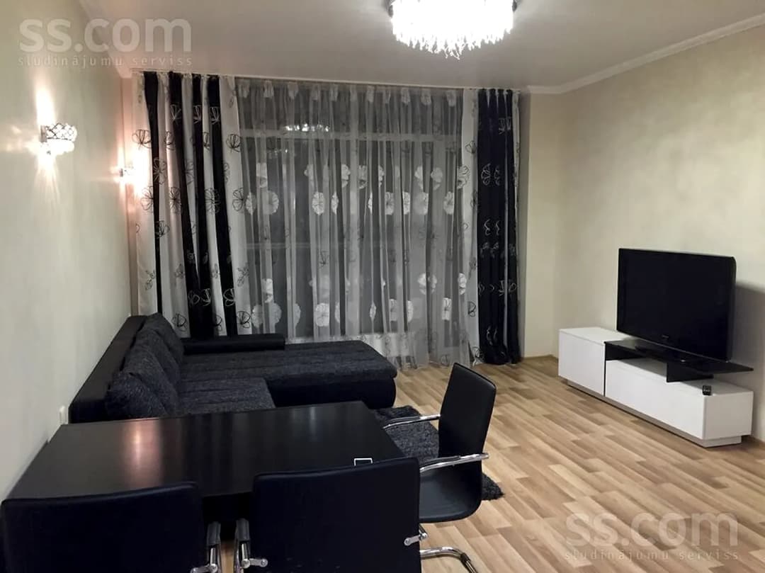 Divistabu dzīvoklis — Anniņmuižas bulvāris 38
