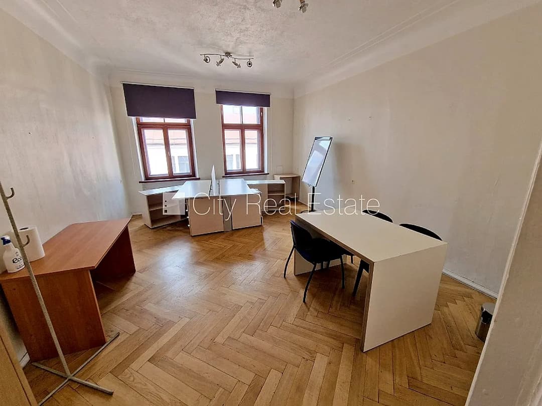 Fasādes māja, renovēta māja, viena kvadrātmetra apsaimniekošanas maksa mēnesī 1.95 EUR,