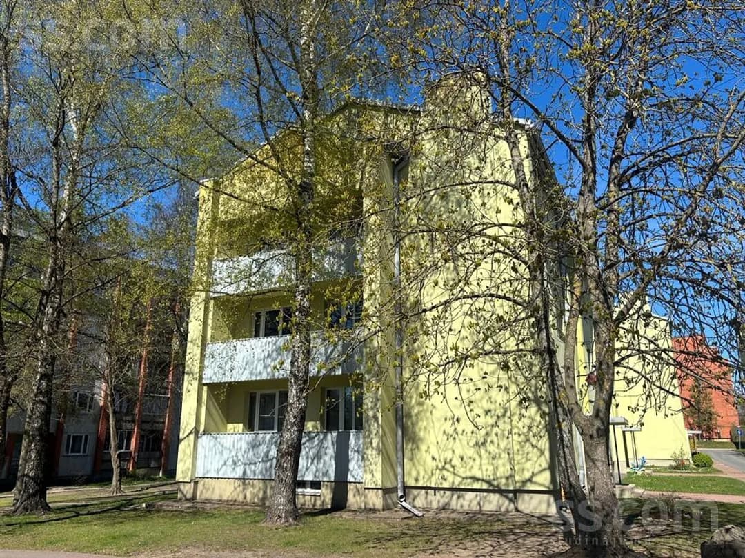 Trīsistabu dzīvoklis — Skolas iela 11