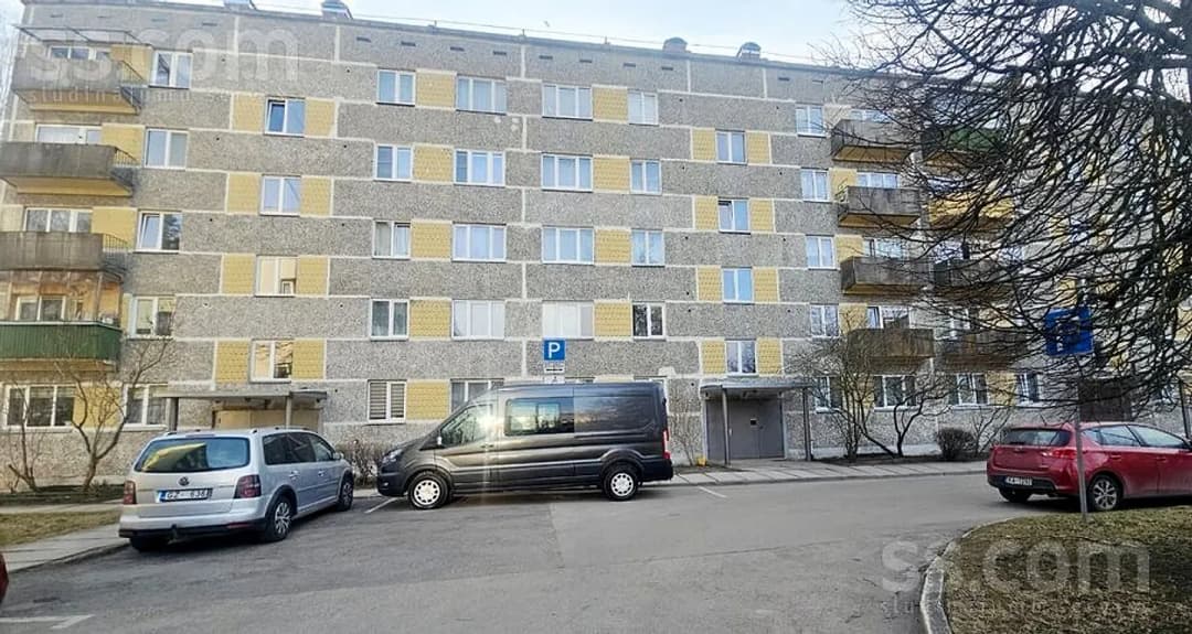 Trīsistabu dzīvoklis — Celtnieku 14