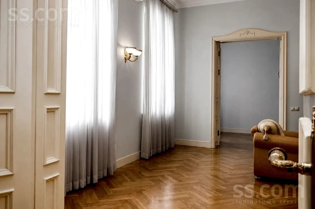 5 istabu dzīvoklis — Dzirnavu 71