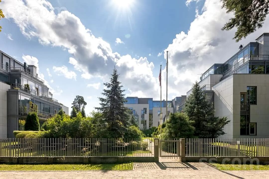Trīsistabu dzīvoklis — Strelnieku pr. 50