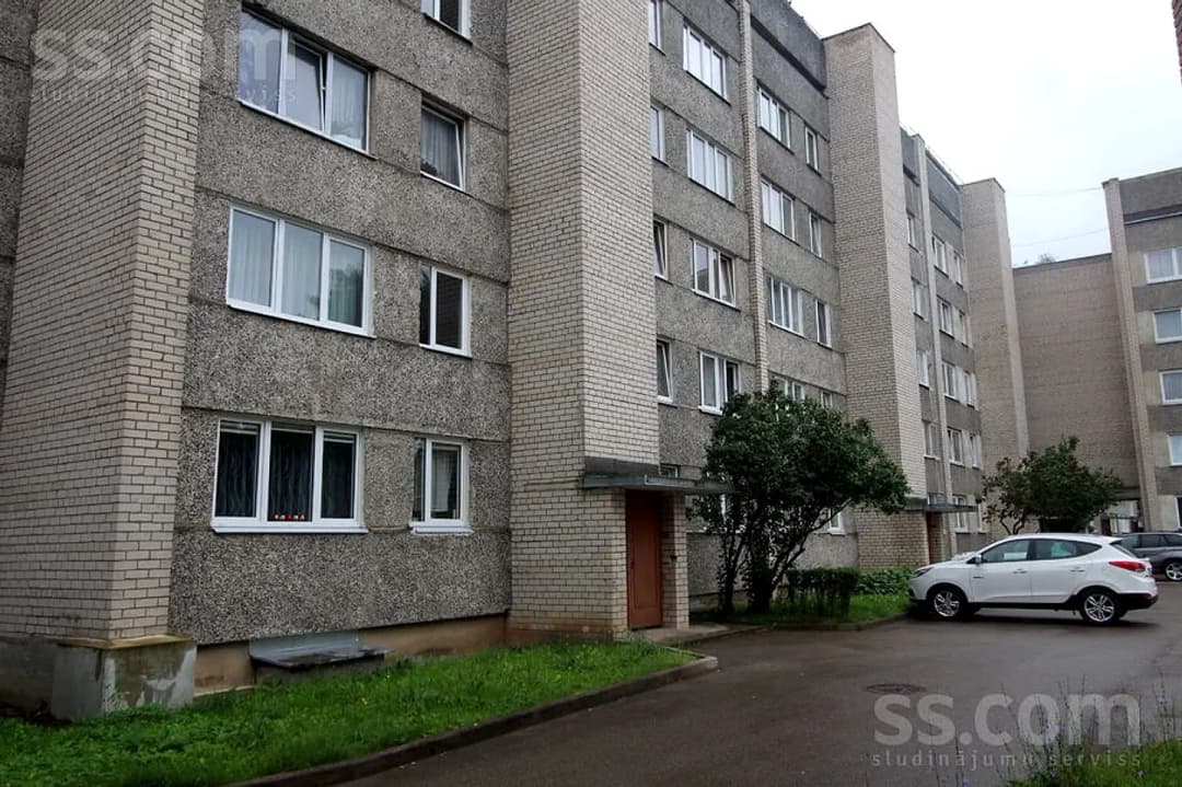 Trīsistabu dzīvoklis — Augstā 8